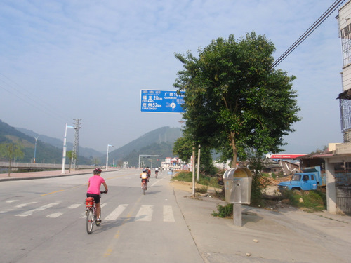Cycling out of Lianshan, heading for Zhongshan.